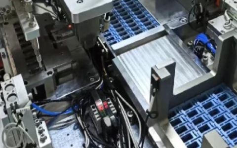 PCB闆芯片自動分(fēn)料堆疊擺盤設備